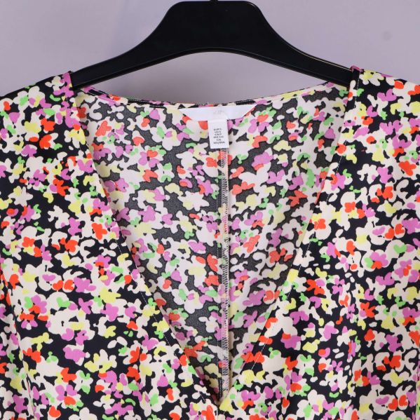 Detaljerad blommigt mönster