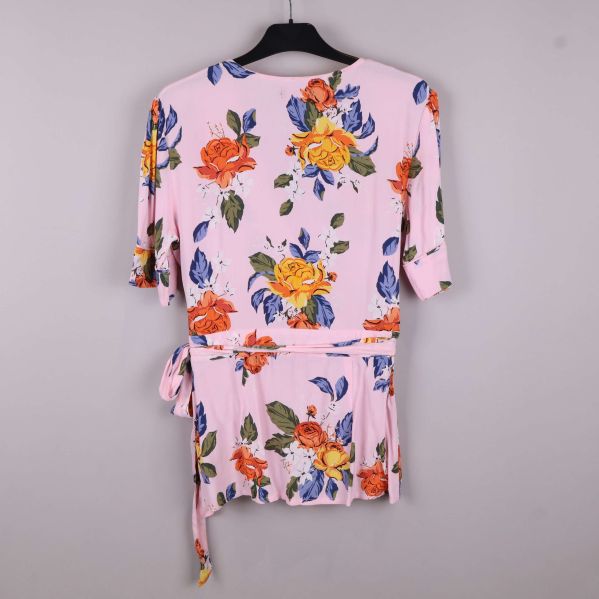 Rosa omlottopp bakifrån