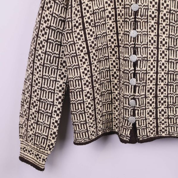 Nederdel av koftans ärm med ribbad mudd