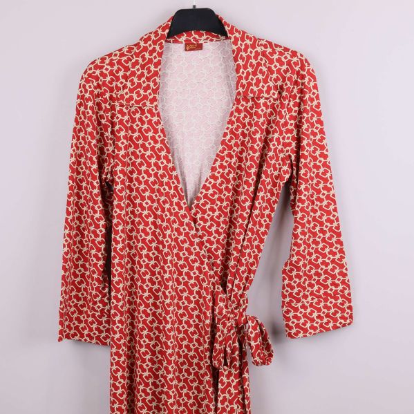 Detaljbild på omlottkimono med knytning och mönster