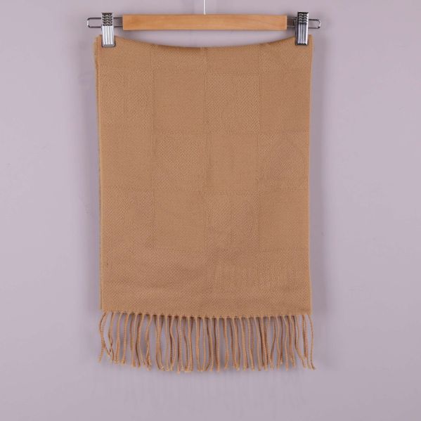 Beige halsduk med fransad nederkant