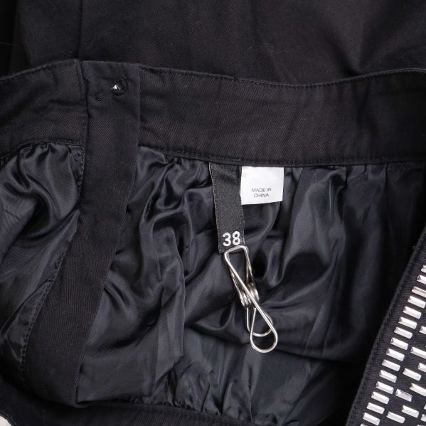 Insida av kjol med storleksetikett och linning