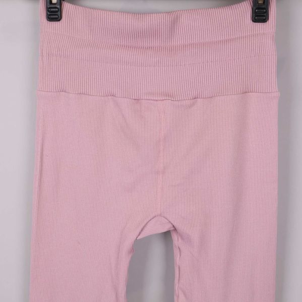 Etikett med Only Play och storlek S