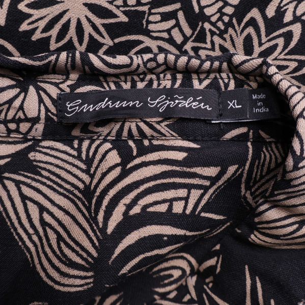 Guldsjöden etikett med storlek XL på insidan