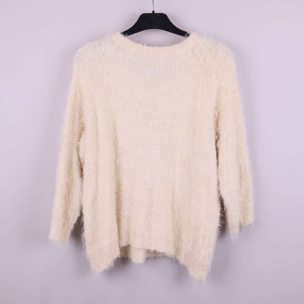 Baksida av cremevit luddig tröja från Ganni