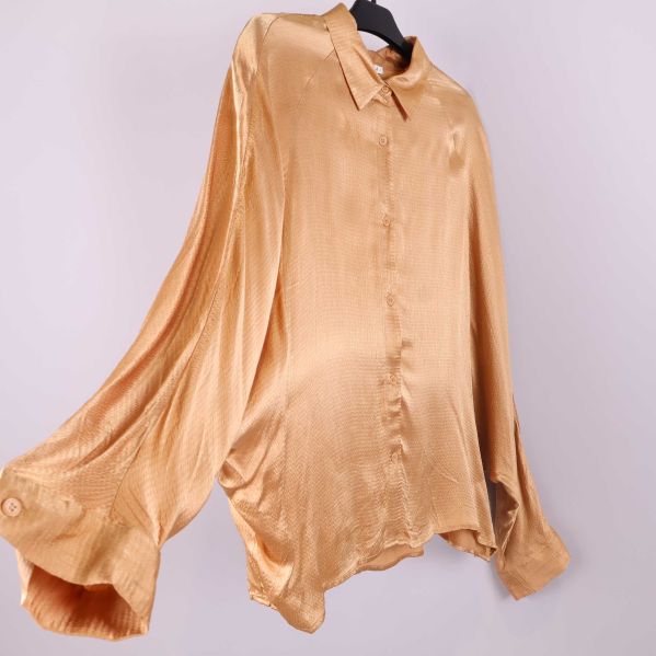 Kragdetalj och synlig storlek