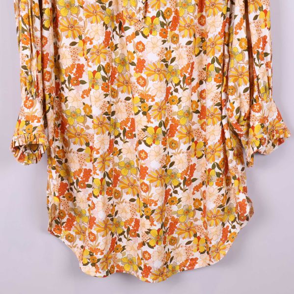 Ärmslut och böjd skjortfåll