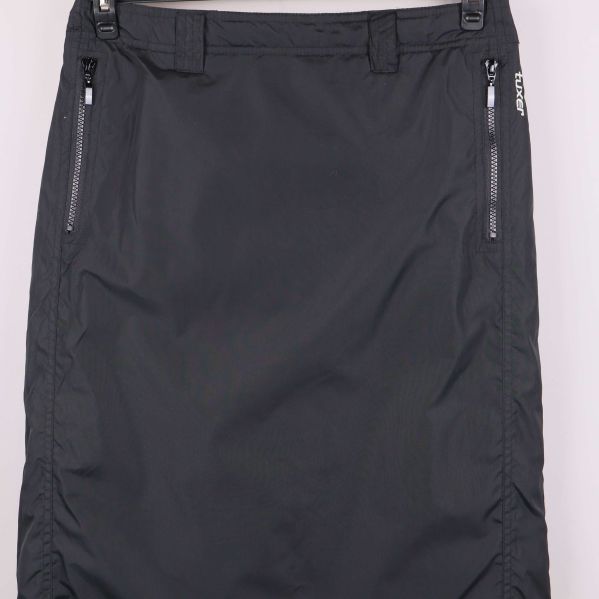 Övre delen av svart termokjol med fickor och hällor