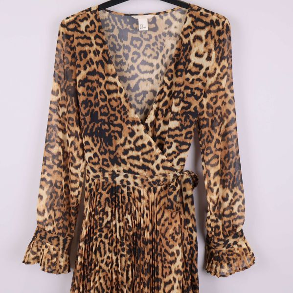 Detalj av omlott och V-ringning