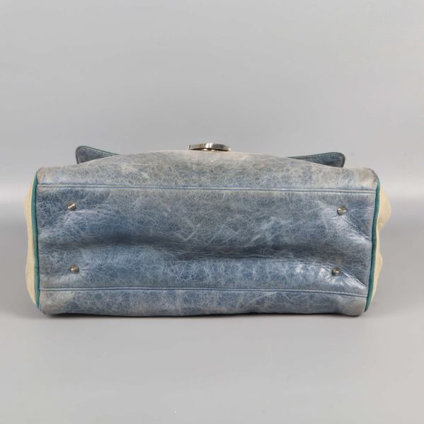 Metallfötter skyddar botten