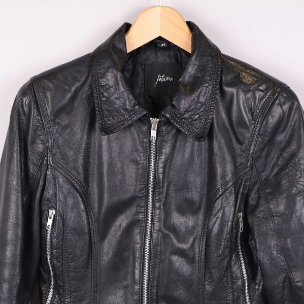 Klassisk krage och snygga sömmar