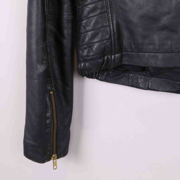 MNG märkesetikett inuti jackan