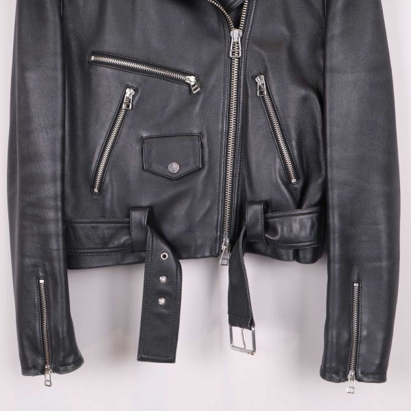 Bälte i midjan på jackan