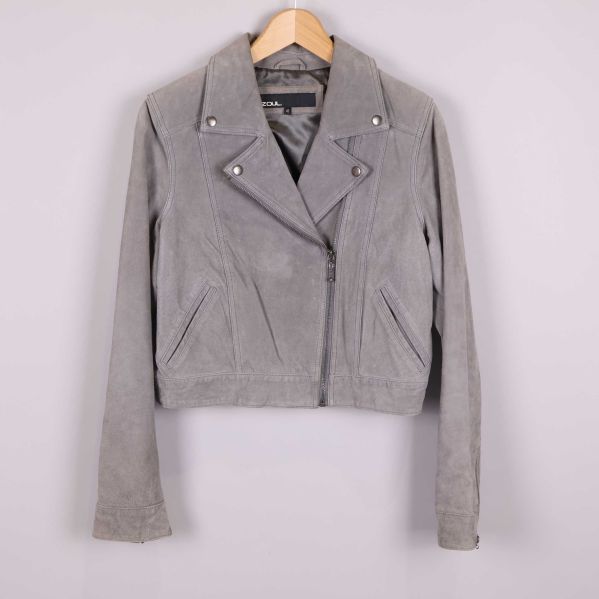 Framsida bikerjacka i mocka