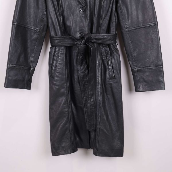 Närbild på knytskärp och fickor