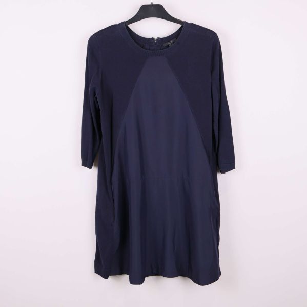 Baksida med dragkedja och snitt