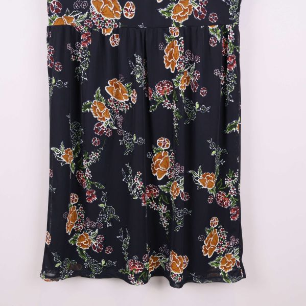 Transparent detalj och blommigt mönster