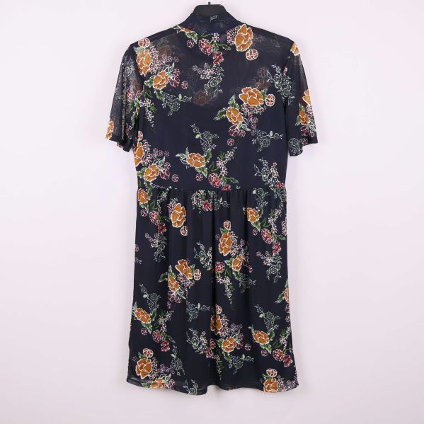 Rynkad kjol med blommor