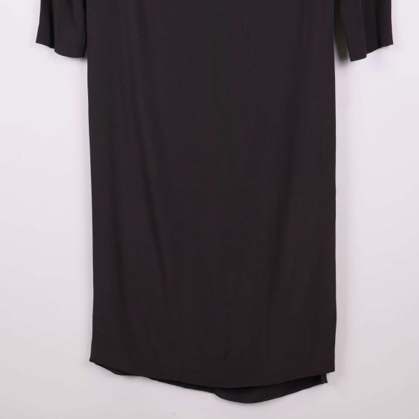 Rak fåll nederst på klänningen