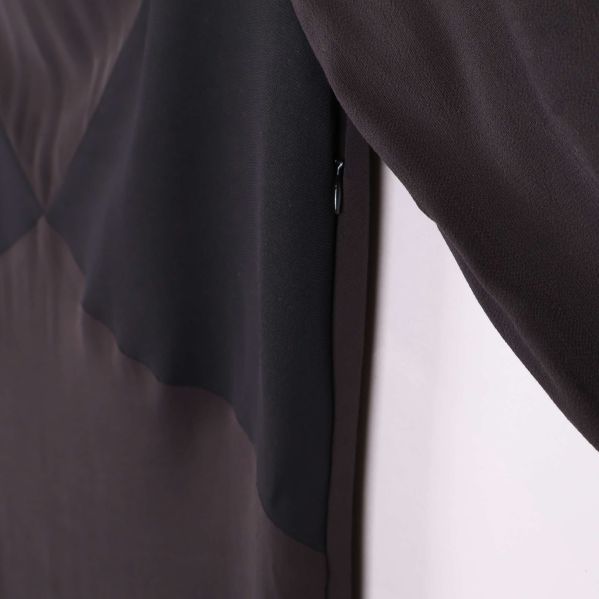 Dold dragkedja i sidan