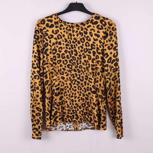 Framsida av leopardtopp