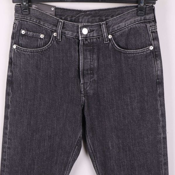 Framsida med fickdetaljer