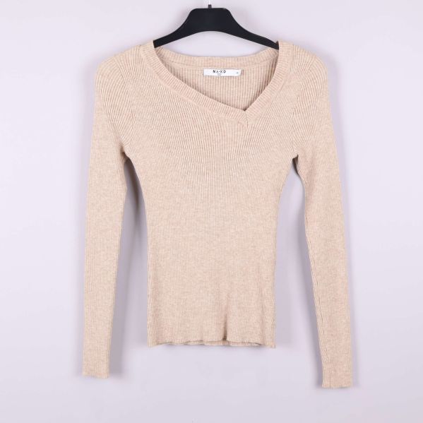 Ribbstickad tröja i beige