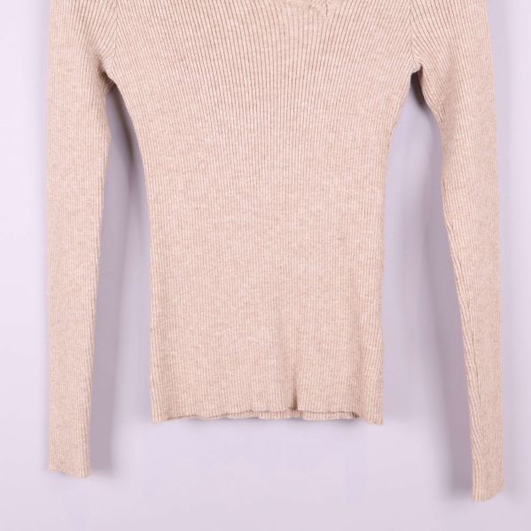 Detalj av tröjans nederkant