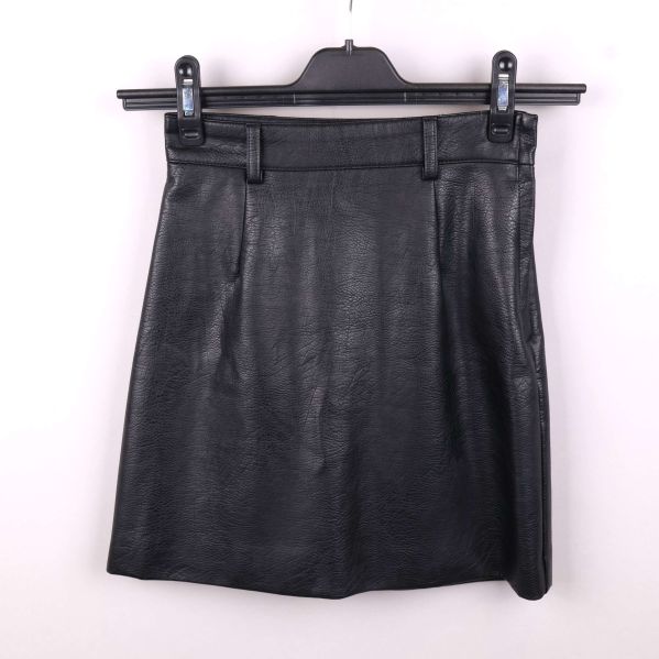 Svart kjol framifrån