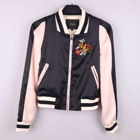 Broderad fågeldesign framtill