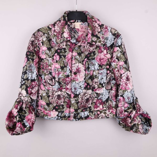 Blommig jacka framifrån