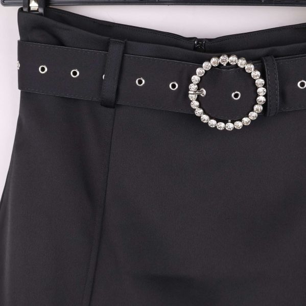 Bälte med pärldetaljer