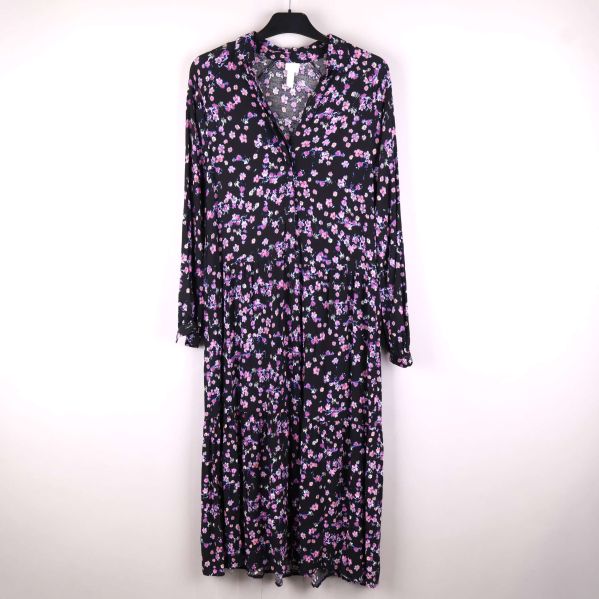 Helkroppsbild av klänningen