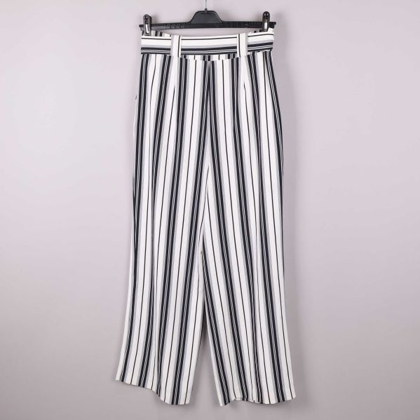 Byxslut av randiga byxor