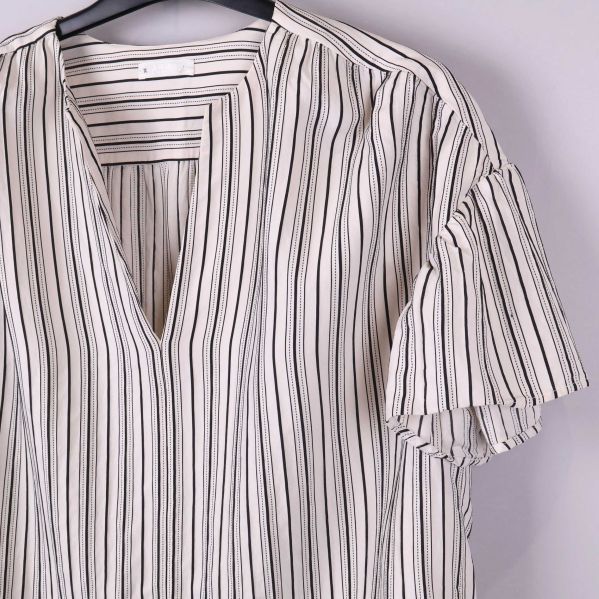 Bakifrån visar randigt mönster