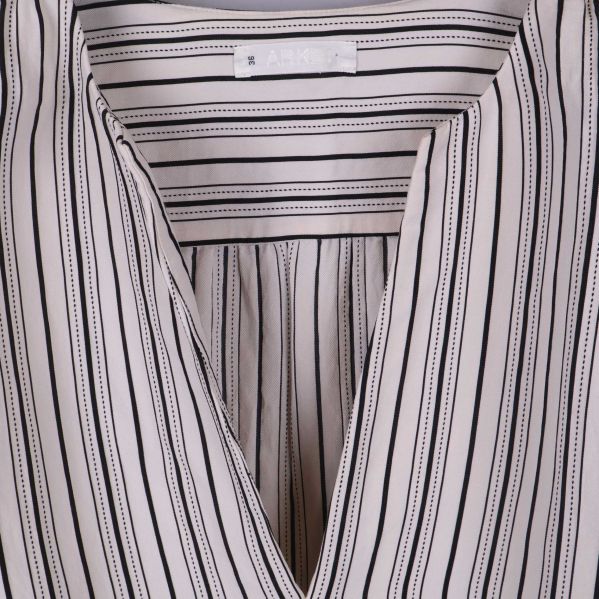 V-ringning och ärmdetaljer