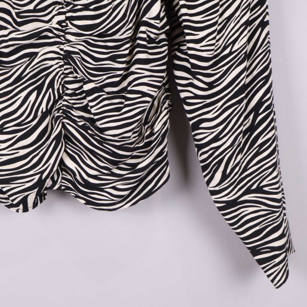 Rynkad front med mönster