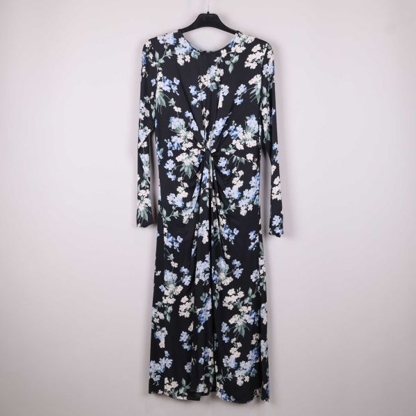 Blommig maxiklänning fram