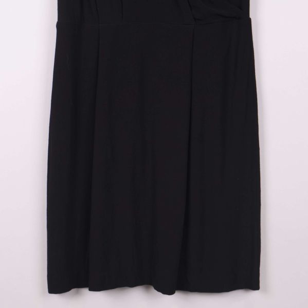 Klänningens nedre detalj