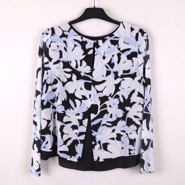 Baksida av blommig topp