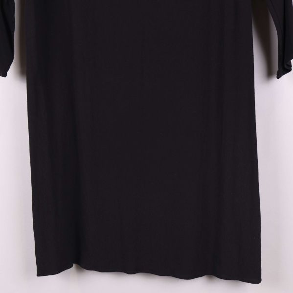 Nyckelhålsdetalj vid halsen