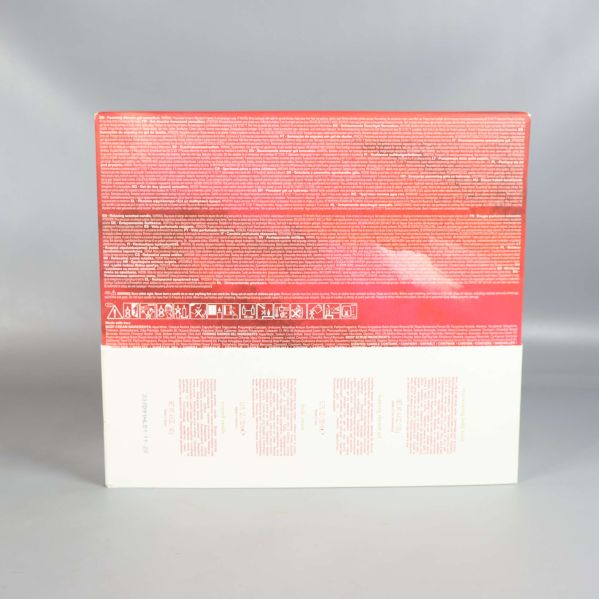 Baksida med produktinformation på presentbox från Rituals