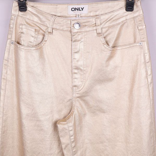 Knappstängning och framfickor