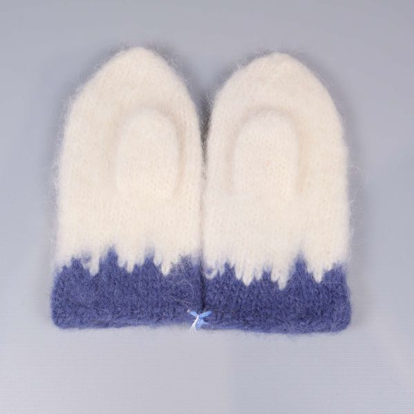 Vantar vända med insidan upp i blått och vitt