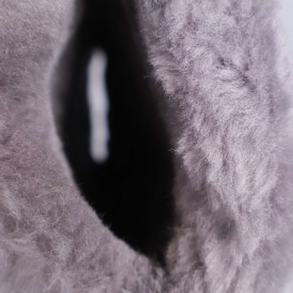 Öppning till handvärmare med fluffigt foder