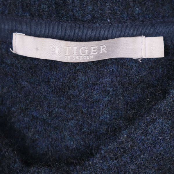 Närbild på Tiger of Sweden-etikett i halsen