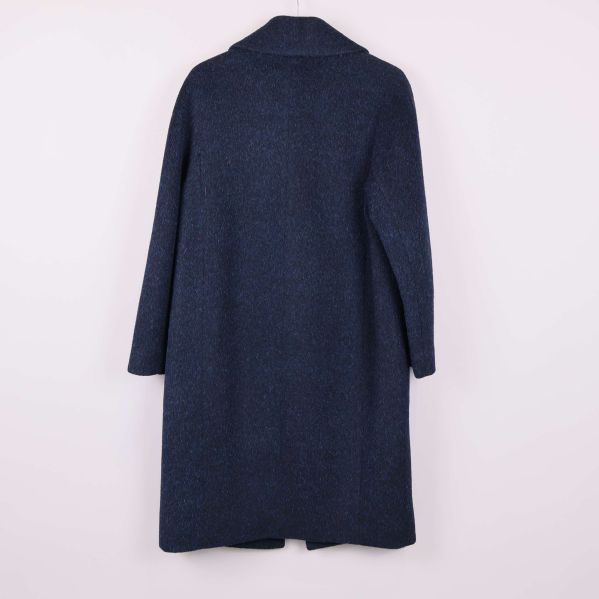 Kappans baksida visar enkel och rak skärning