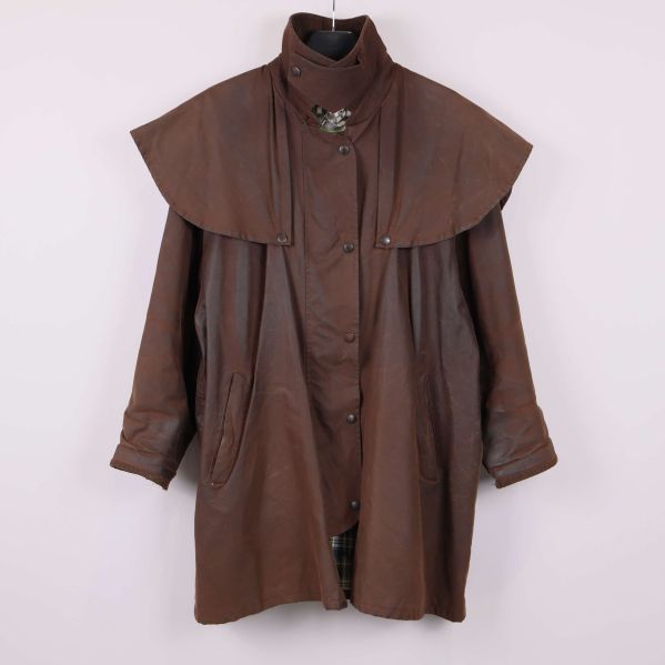 Brun regnjacka med cape och stängd front