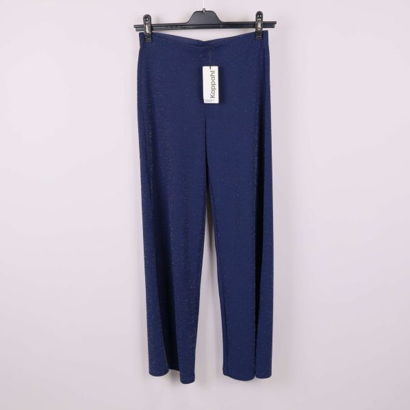 Blå glittriga byxor från Kappahl hänger på galge