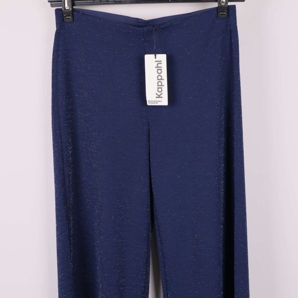 Framstycke och midja på blå glittriga byxor